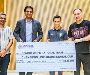 Indian Football Team Received 1 Crore Rupees Prize from Government of Odisha